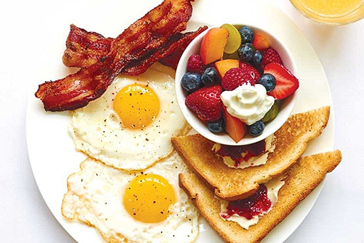 low carb bacon and egg breakfast